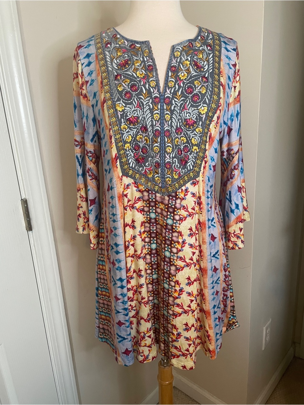 Soft Surroundings Embroidered V-Neck Boho Tunic in Cream,Blue & Red Size Medium.